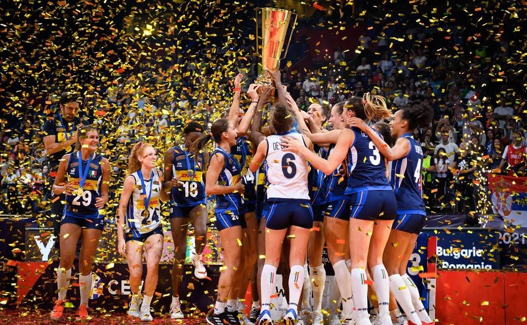 包含凯恩意外战胜塞尔维亚队，重返赛场引爆全场！观众掌声雷动的词条