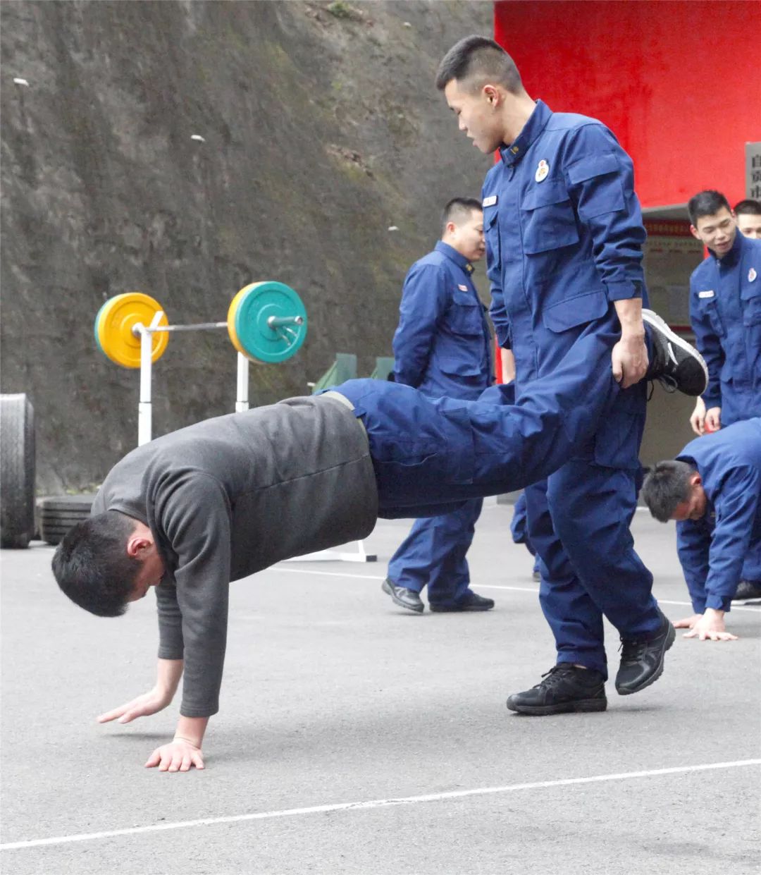 Jiuyou- 清晨体能课后，犹他爵士门线救险备战德甲，压力陡增，临场指挥获称赞