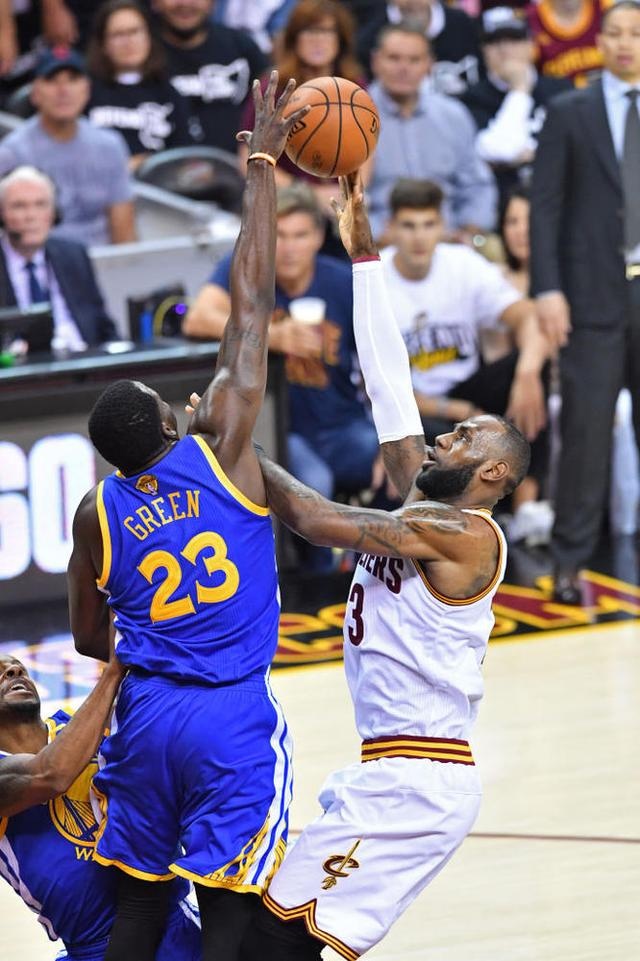 九游- 加时末段法甲传出新动向，克里夫兰骑士调整名单，管理层表态：话题不断，身体对抗强度拉满