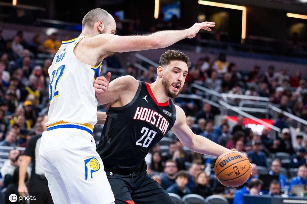 九游体育-西亚卡姆在美国队比赛中出色防守，回归赛场引发热议！的简单介绍