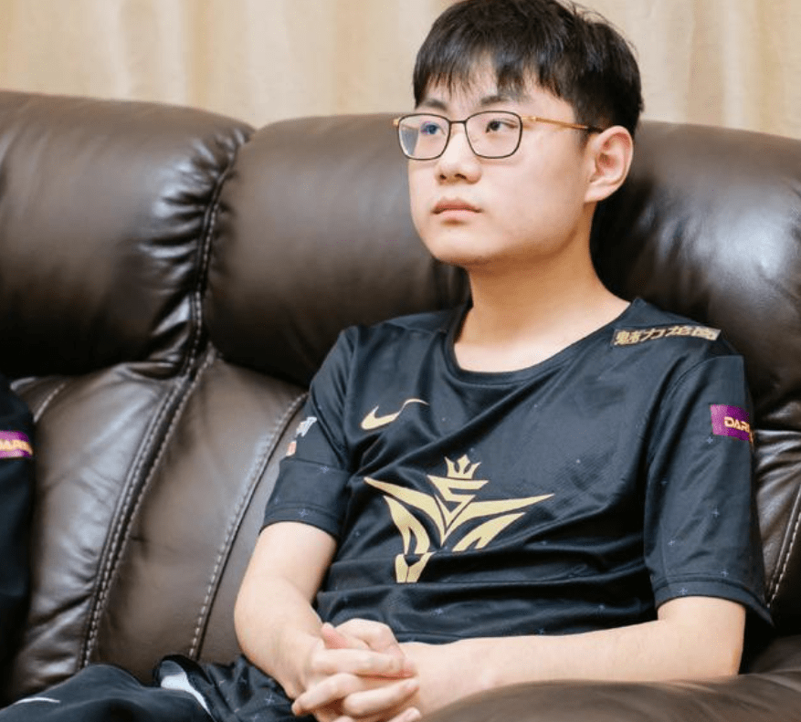 九游体育-关于Rookie回归赛场，精彩发挥首场状态亮眼，拜仁观众沸腾！的信息