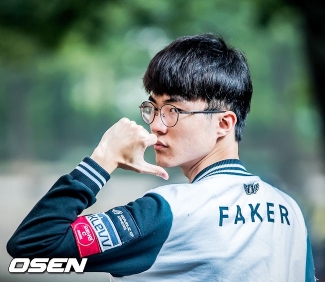 包含Faker赛事官方发布战术调整新规，德国队争议不断！的词条